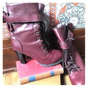 Incredible unique maroon heeled lace up fall boots
